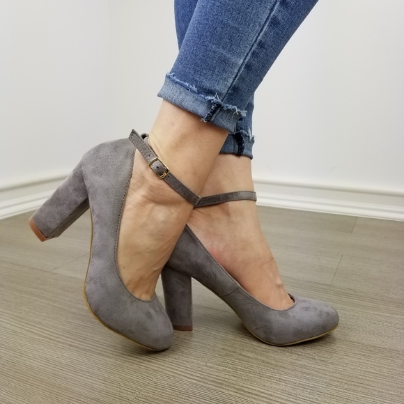 Ankle strap vintage style round toe block heels - Picture 6 of 8